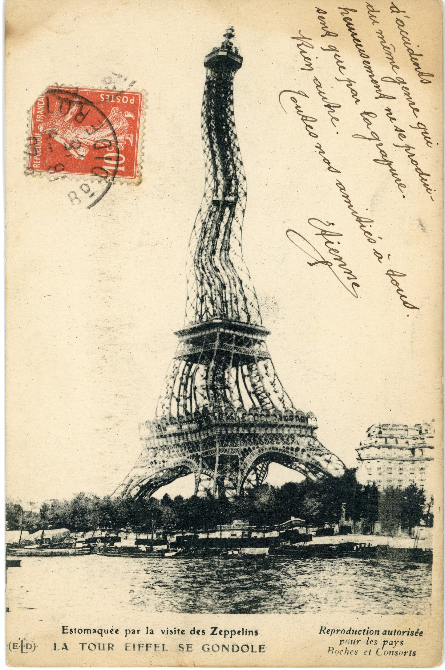 La tour Eiffel se gondole