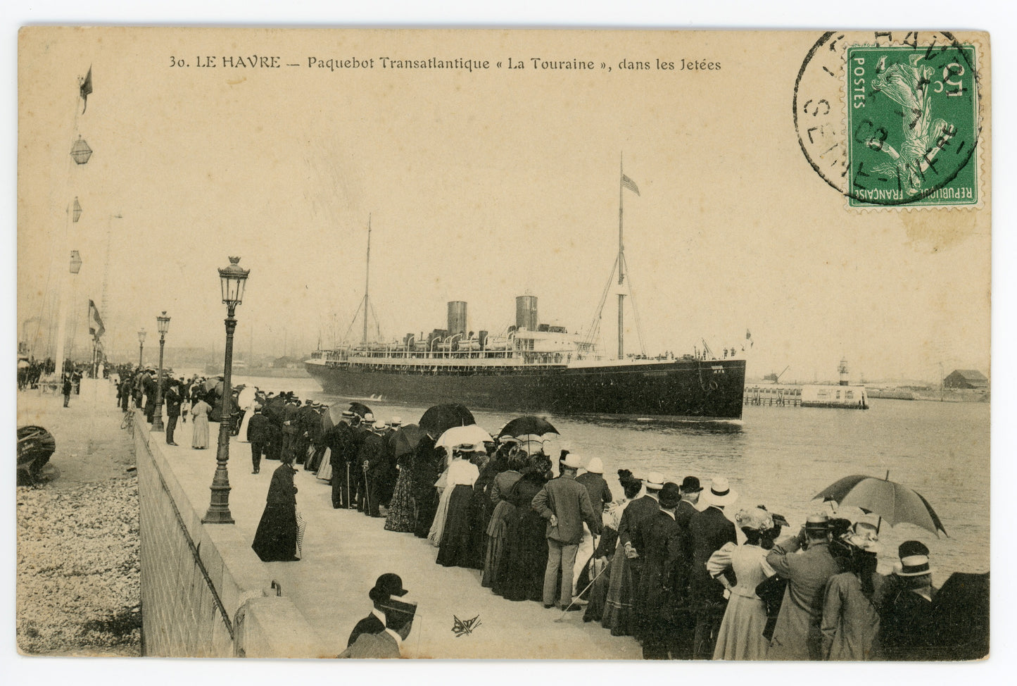 Steamship La Touraine dans les jetees