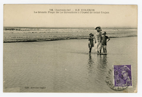 Ile D'Oleron-beach goers