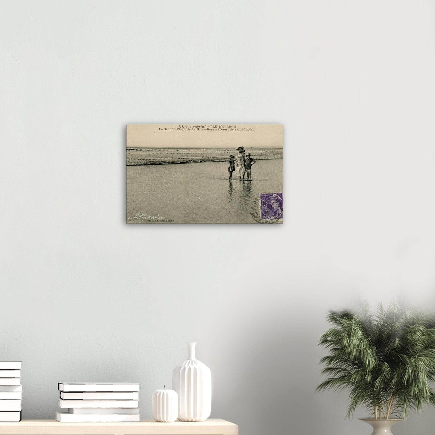 Vintage Wall Art Canvas - Île d'Oléron: Beach Goers (Mailed 1920)